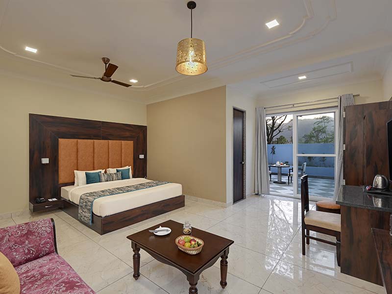 Courtyard Pool View Room with Private Balcony - MD Valley Resort